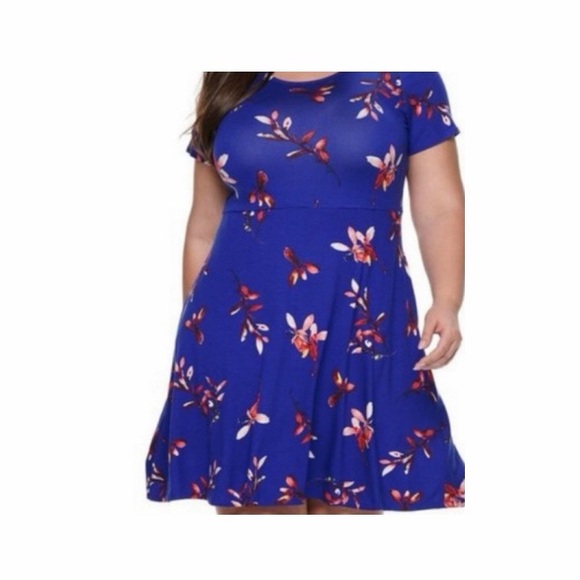 EVRI Dresses & Skirts - Evri Blue Floral Midi Dress